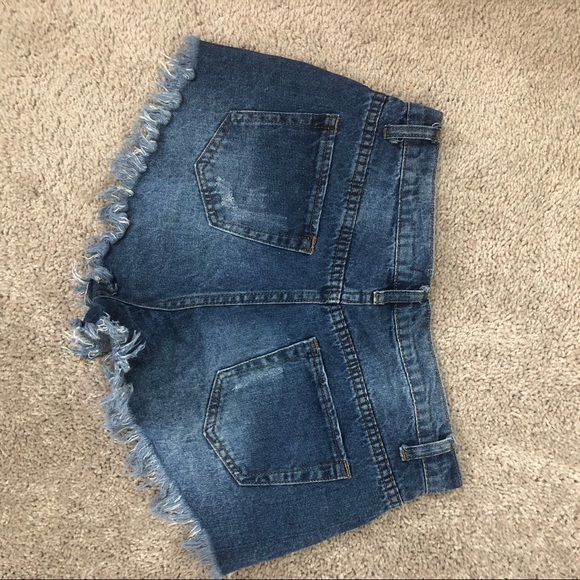 Forever 21 High Rise Distressed Shorts Dark Wash - Picture 6 of 6